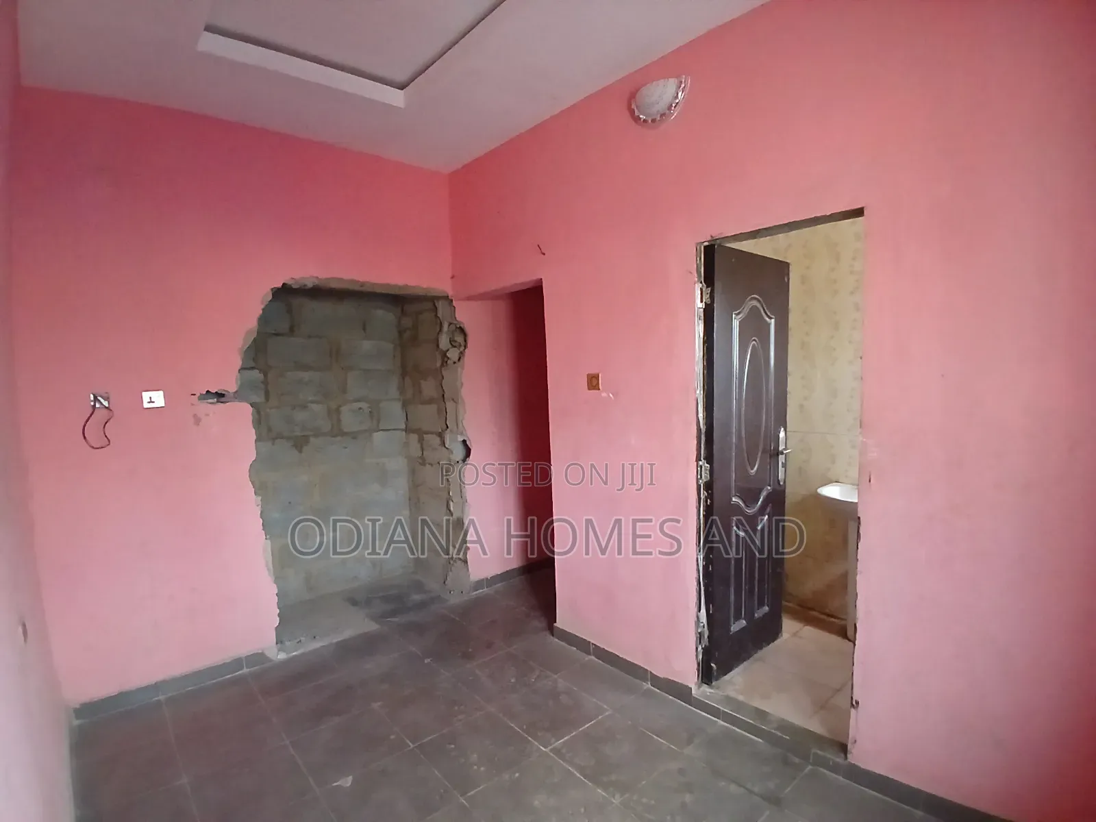 6bdrm Bungalow in Off Idi-Ishin /, Ibadan for sale