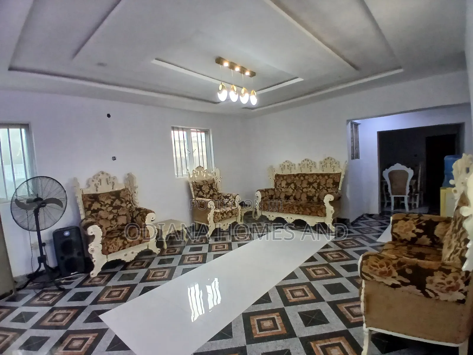 6bdrm Bungalow in Off Idi-Ishin /, Ibadan for sale