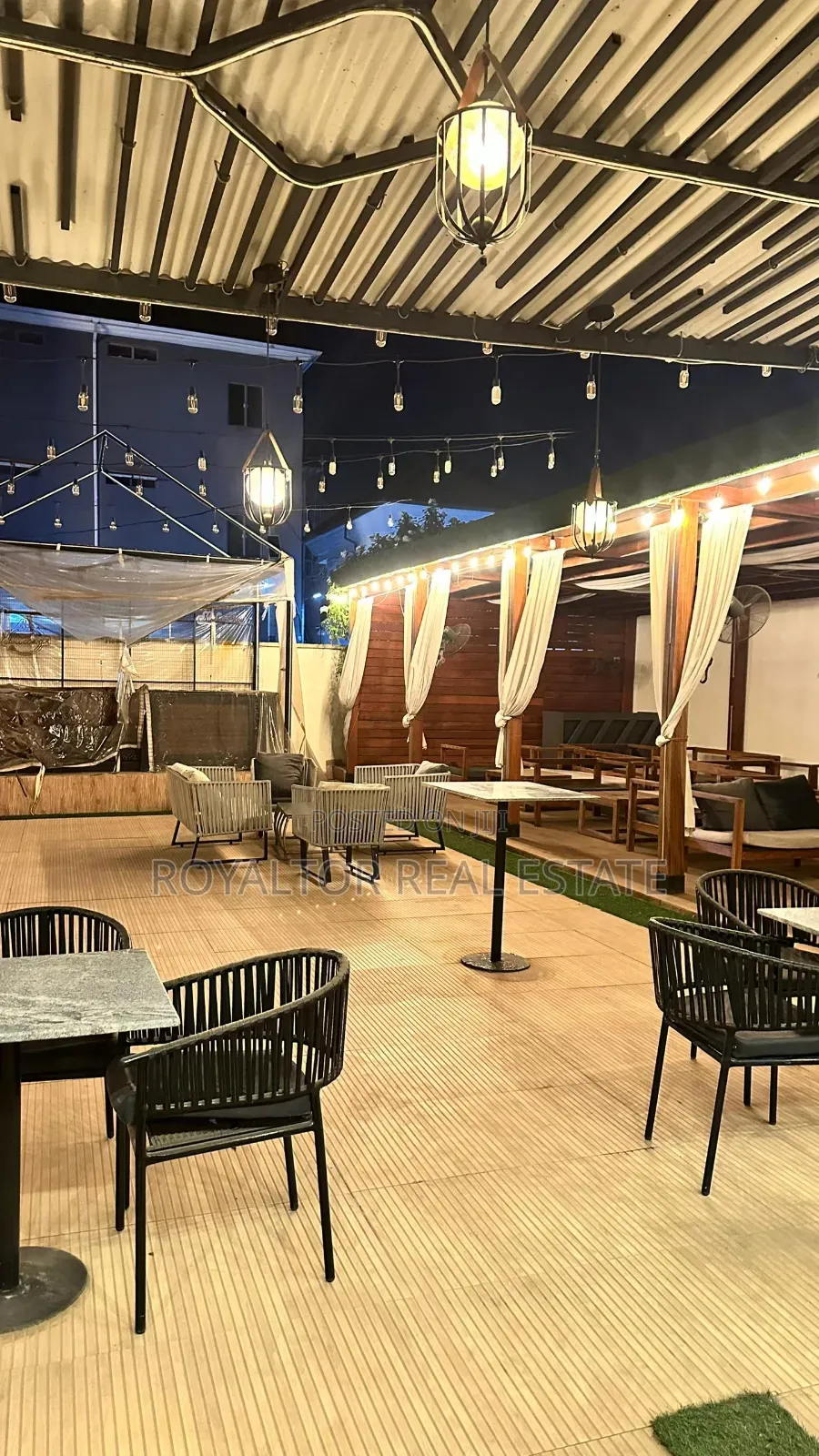 Luxury Lounge for Sale in Gra