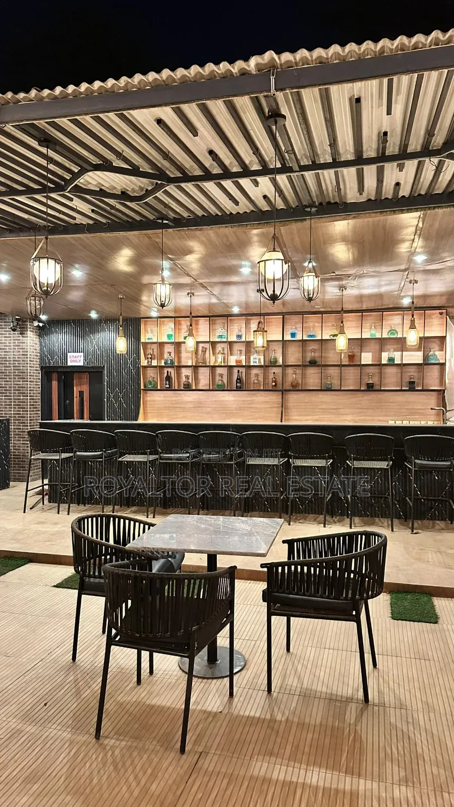 Luxury Lounge for Sale in Gra