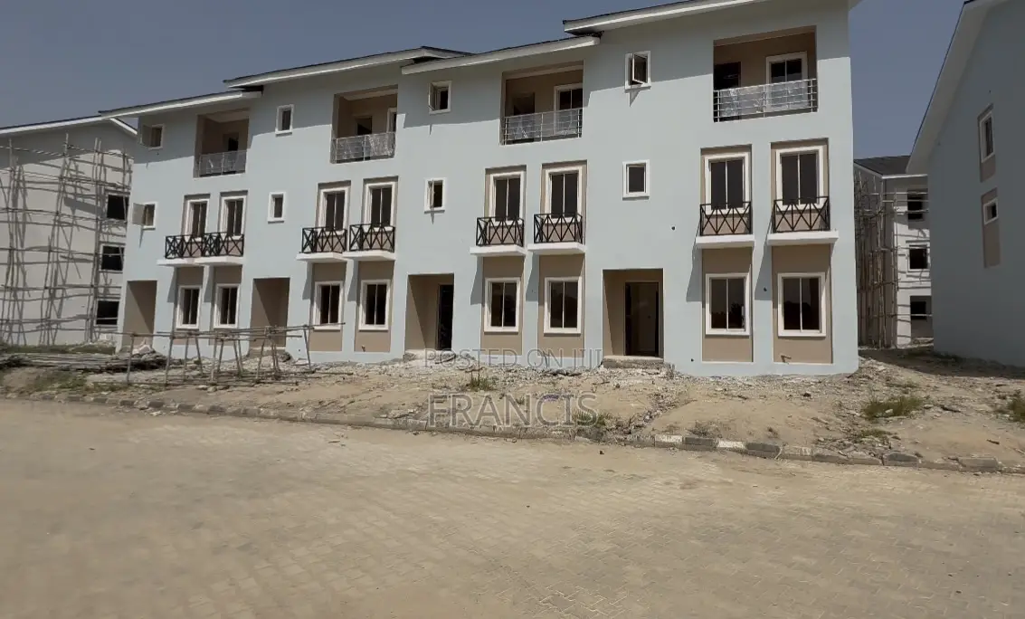 4bdrm Townhouse/Terrace in Crown Court Estate, Durumi for sale