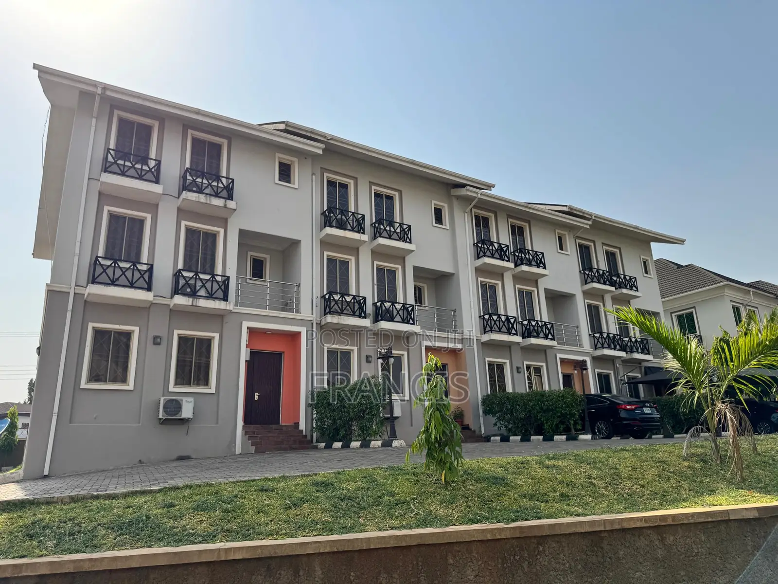 4bdrm Townhouse/Terrace in Crown Court Estate, Durumi for sale