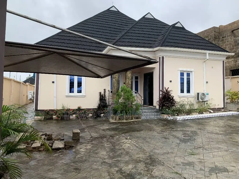 Furnished 4bdrm Bungalow in Akala Express for sale