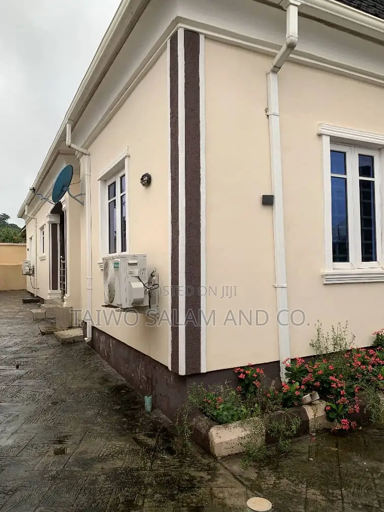 Furnished 4bdrm Bungalow in Akala Express for sale
