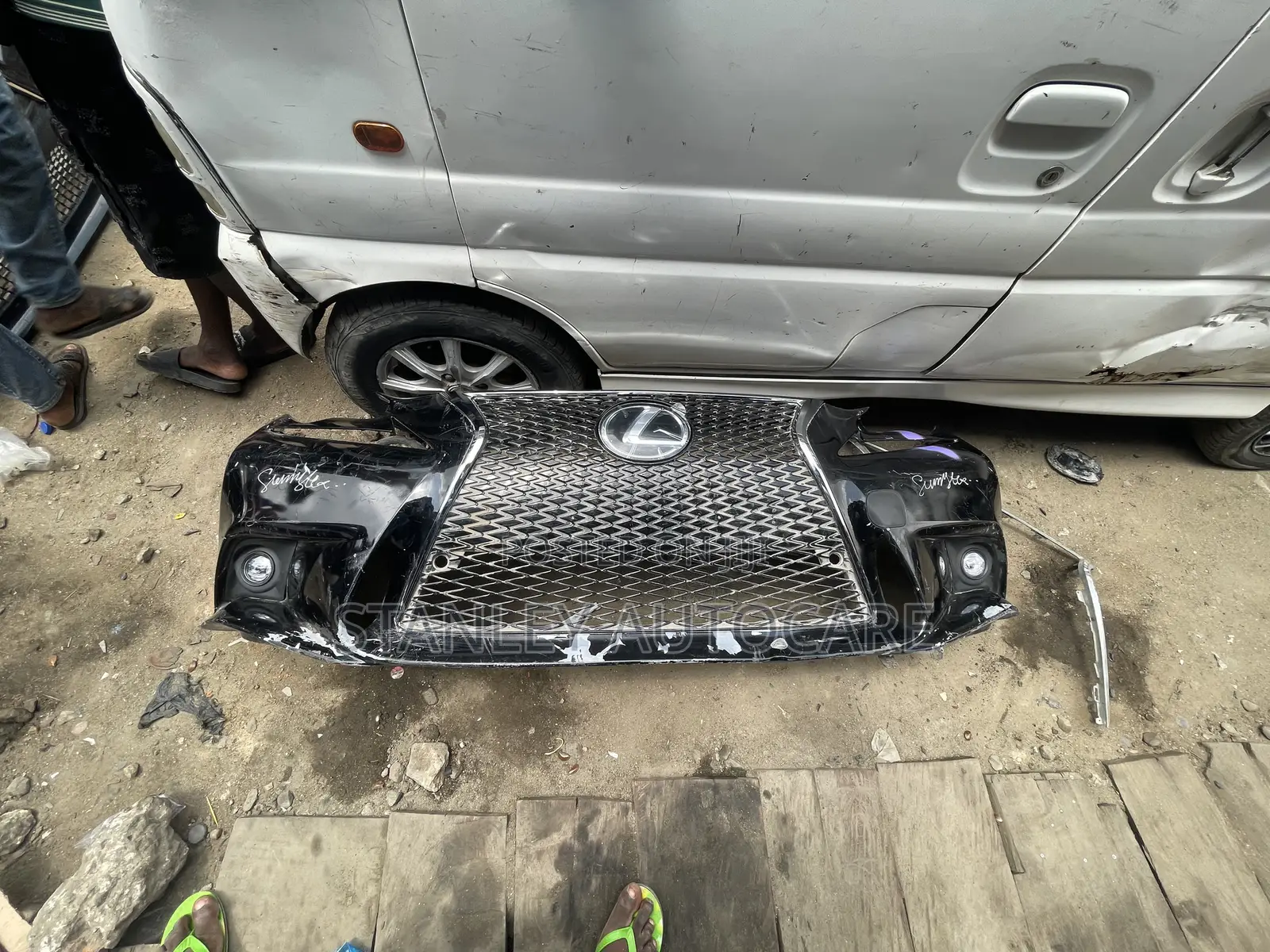 Complete Front Bumper Is 250 2015 Fsport