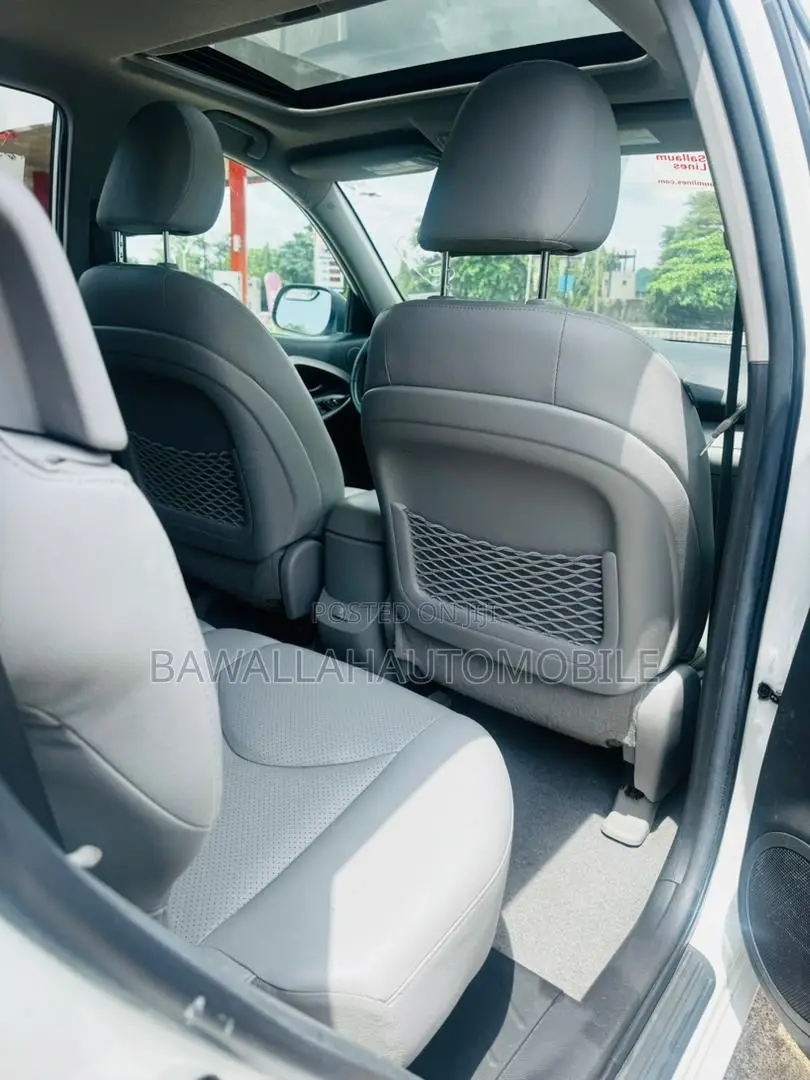 Toyota RAV4 2.5 Limited 4x4 2012 White