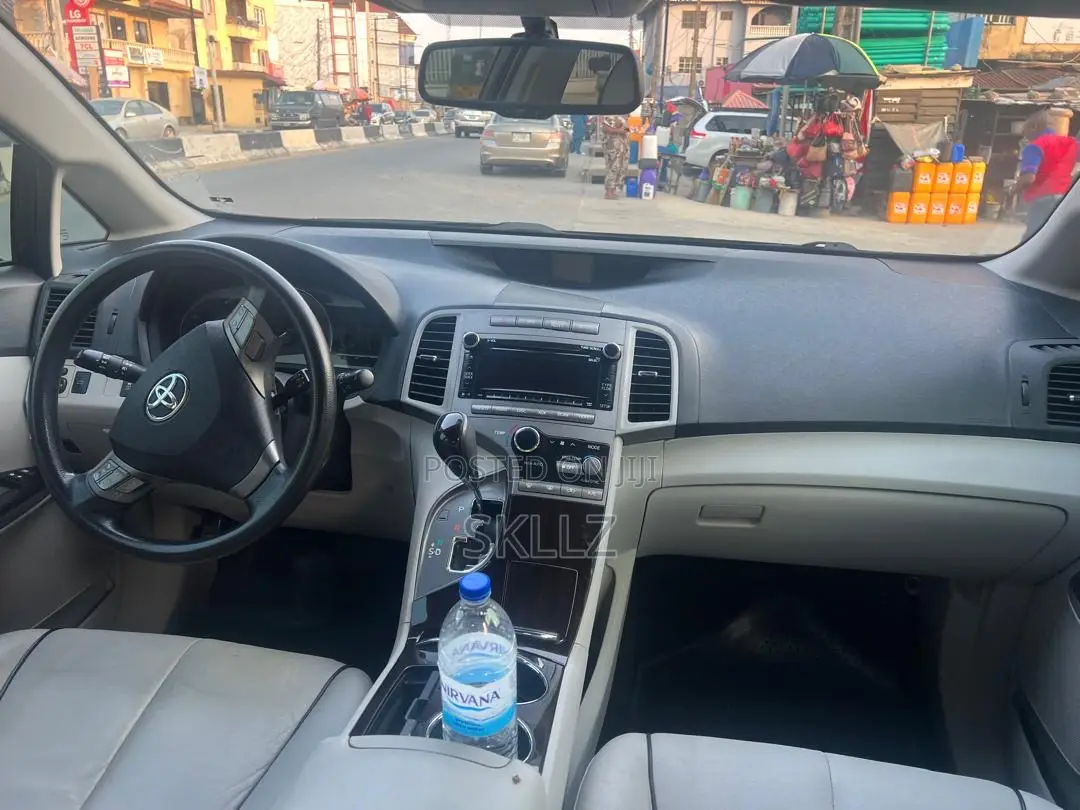 Toyota Venza V6 2011 Gray