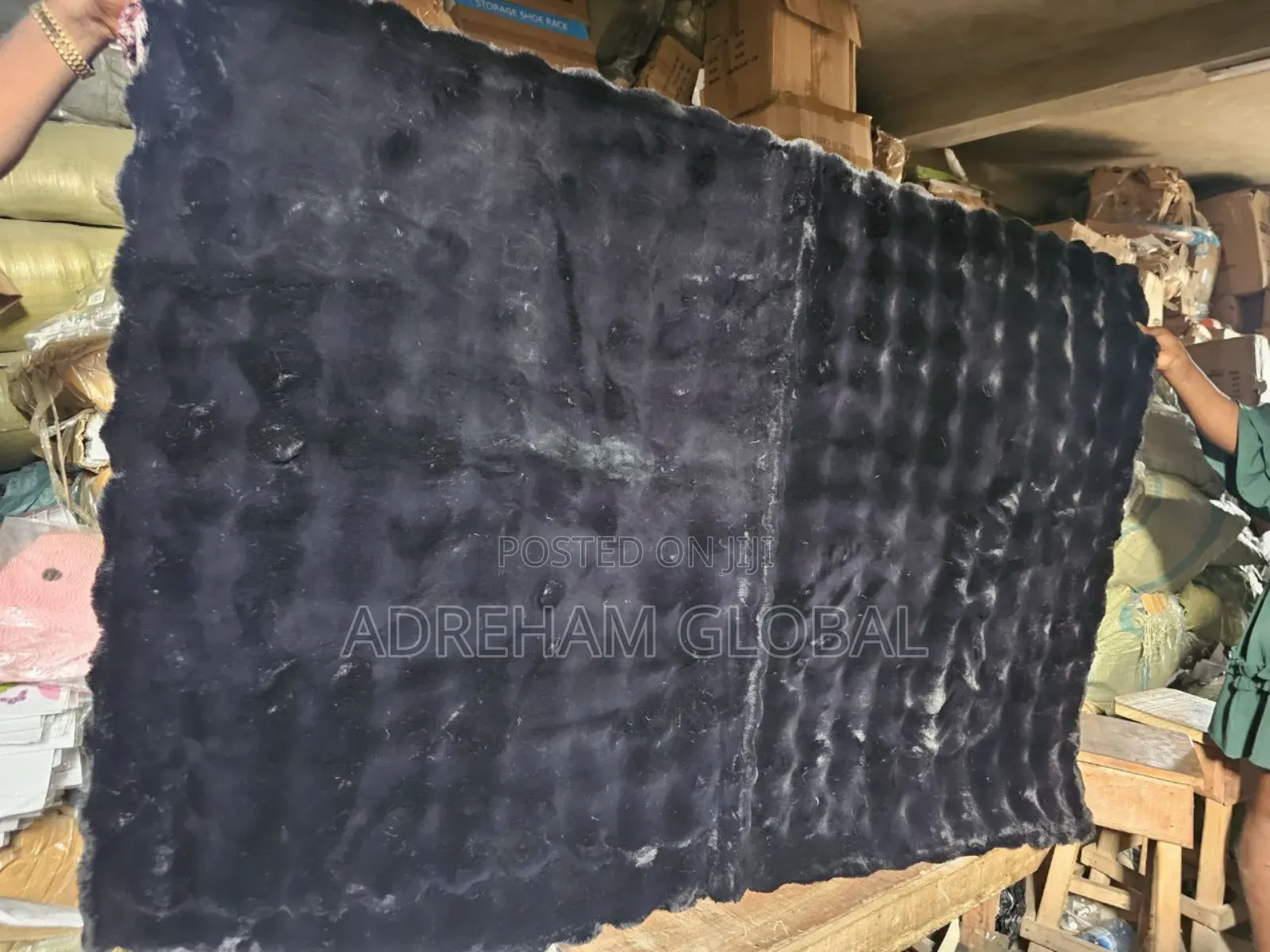 Quality Fluffy Rugs 
120x180cm