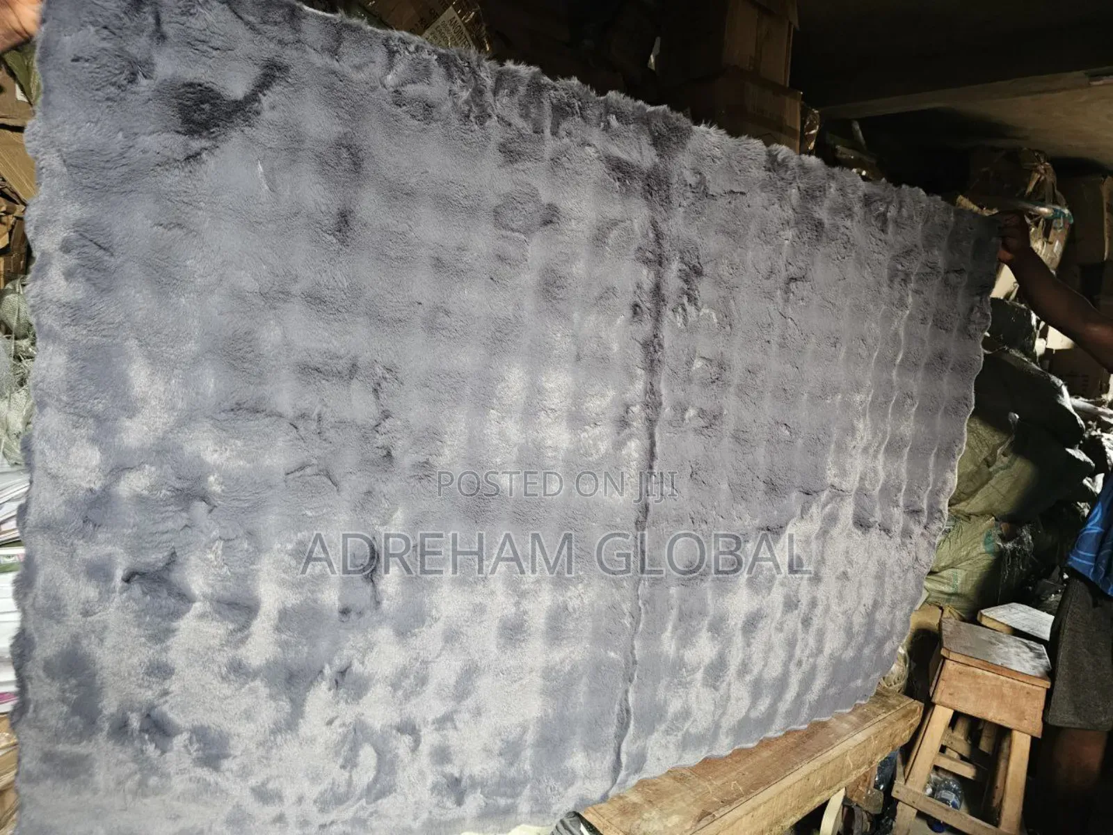 Quality Fluffy Rugs 
120x180cm