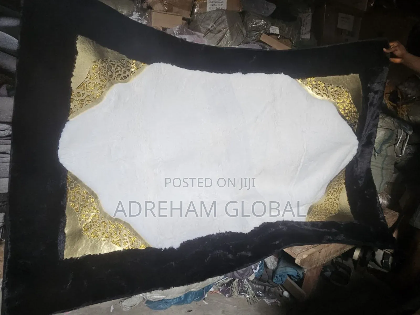 Higher Quality Fluffy Rugs 
120x180cm