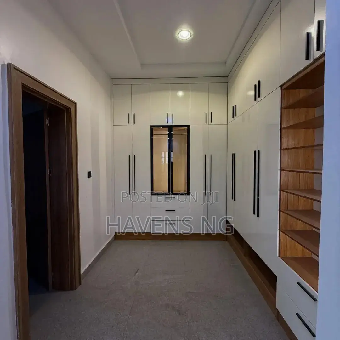 7bdrm Duplex in Asokoro for sale