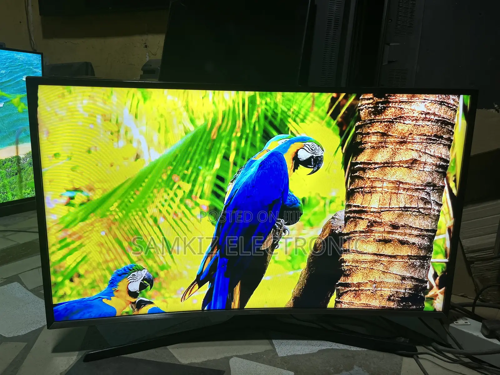 Samsung 43 Inch Curved Full Smart Tv - View Bend Reality
