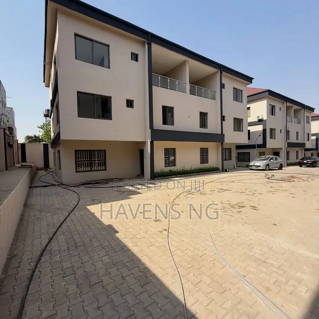 5bdrm Duplex in Mabushi for sale