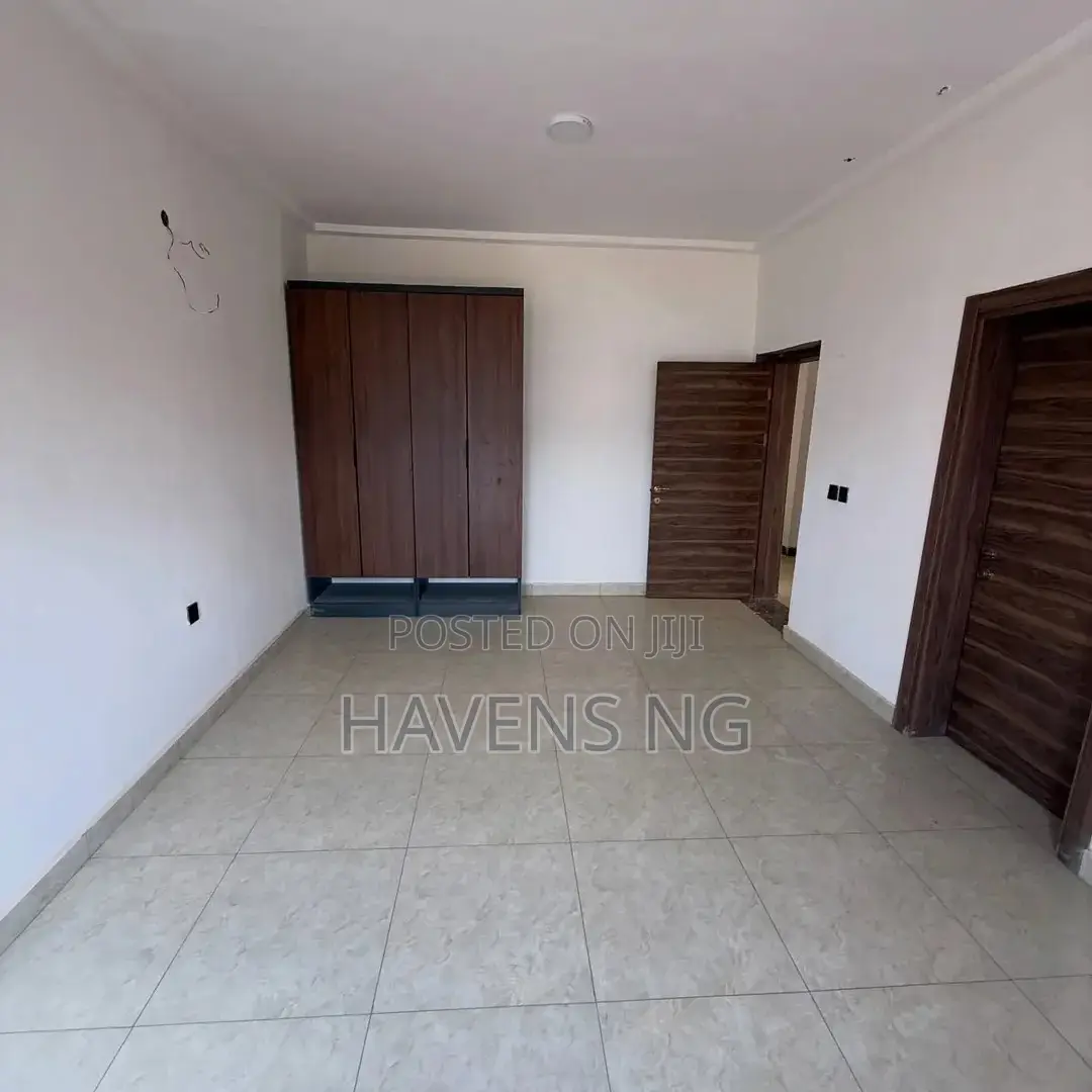 5bdrm Duplex in Mabushi for sale