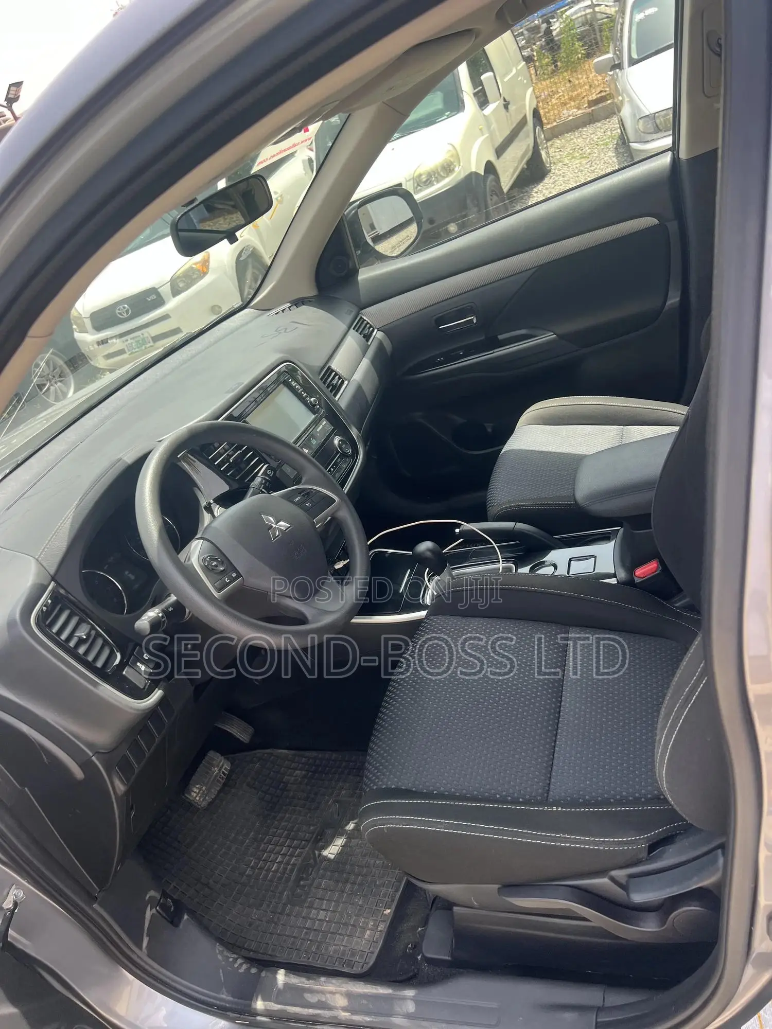 Mitsubishi Outlander SE FWD 2018 Gray