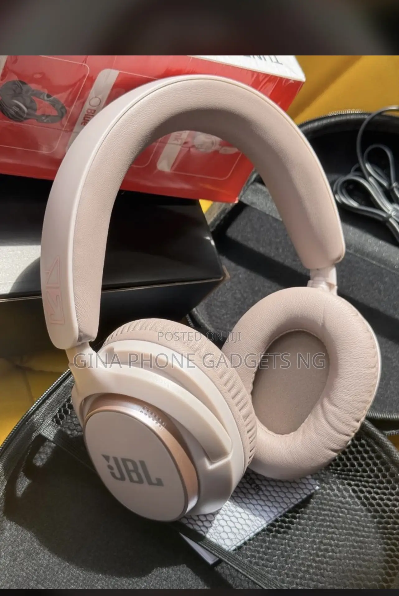 JBL Tune To4nc Active Noise Cancellation Headphone.