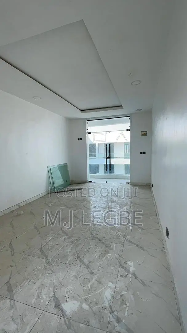 Commercial Property in a Business Area