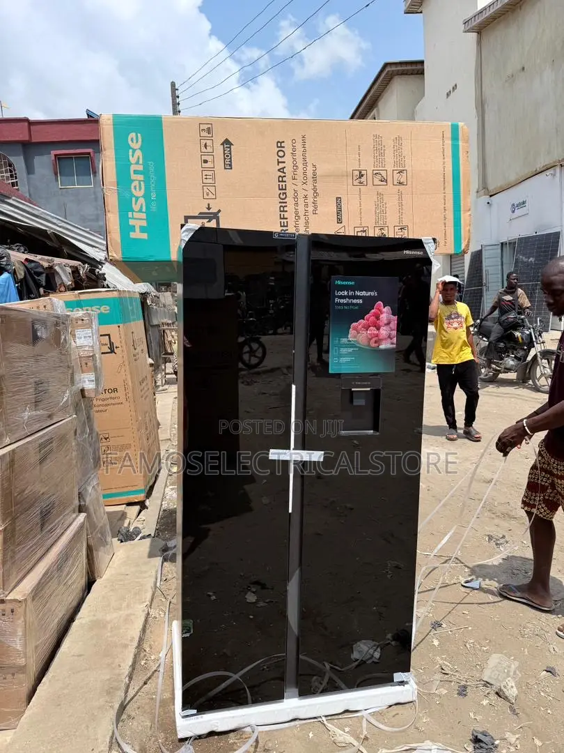 Standing Hisense Refrigerator With Tampered Glass Surface