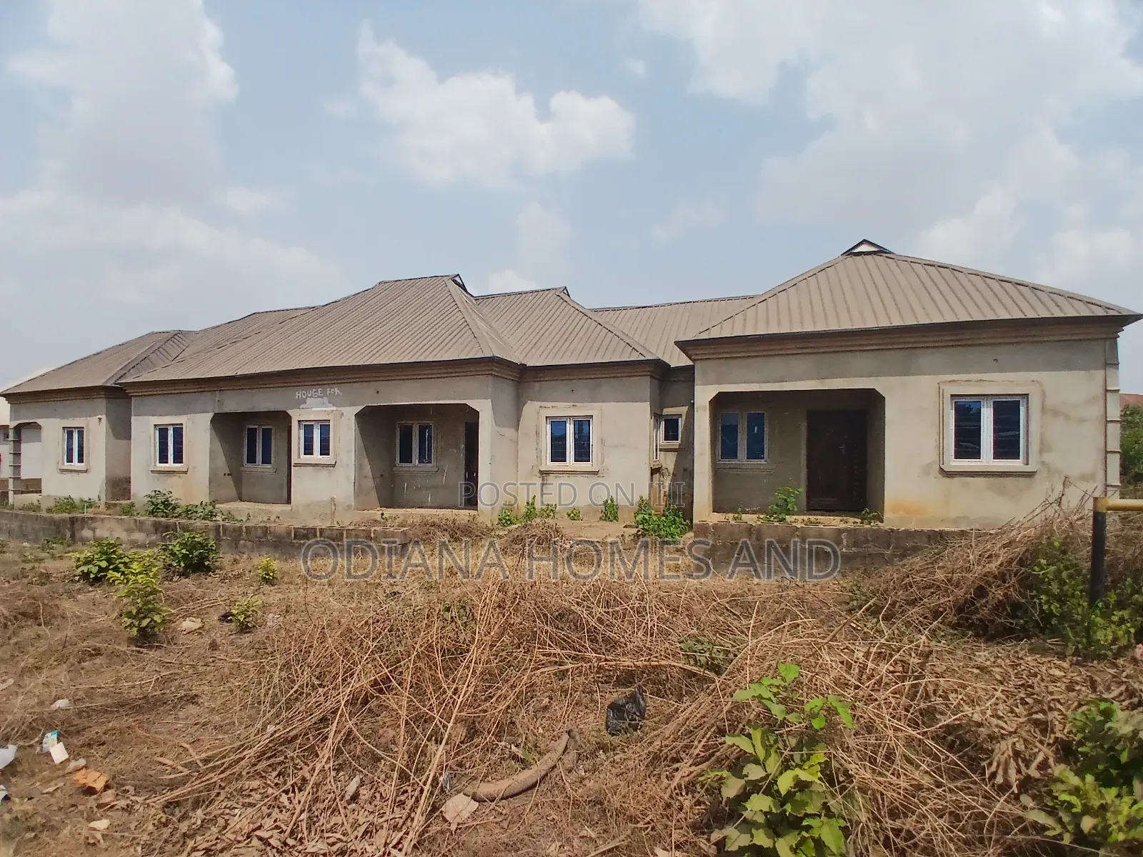 8bdrm Apartment in Off Ayegun/Oleyo, Akala Express for sale