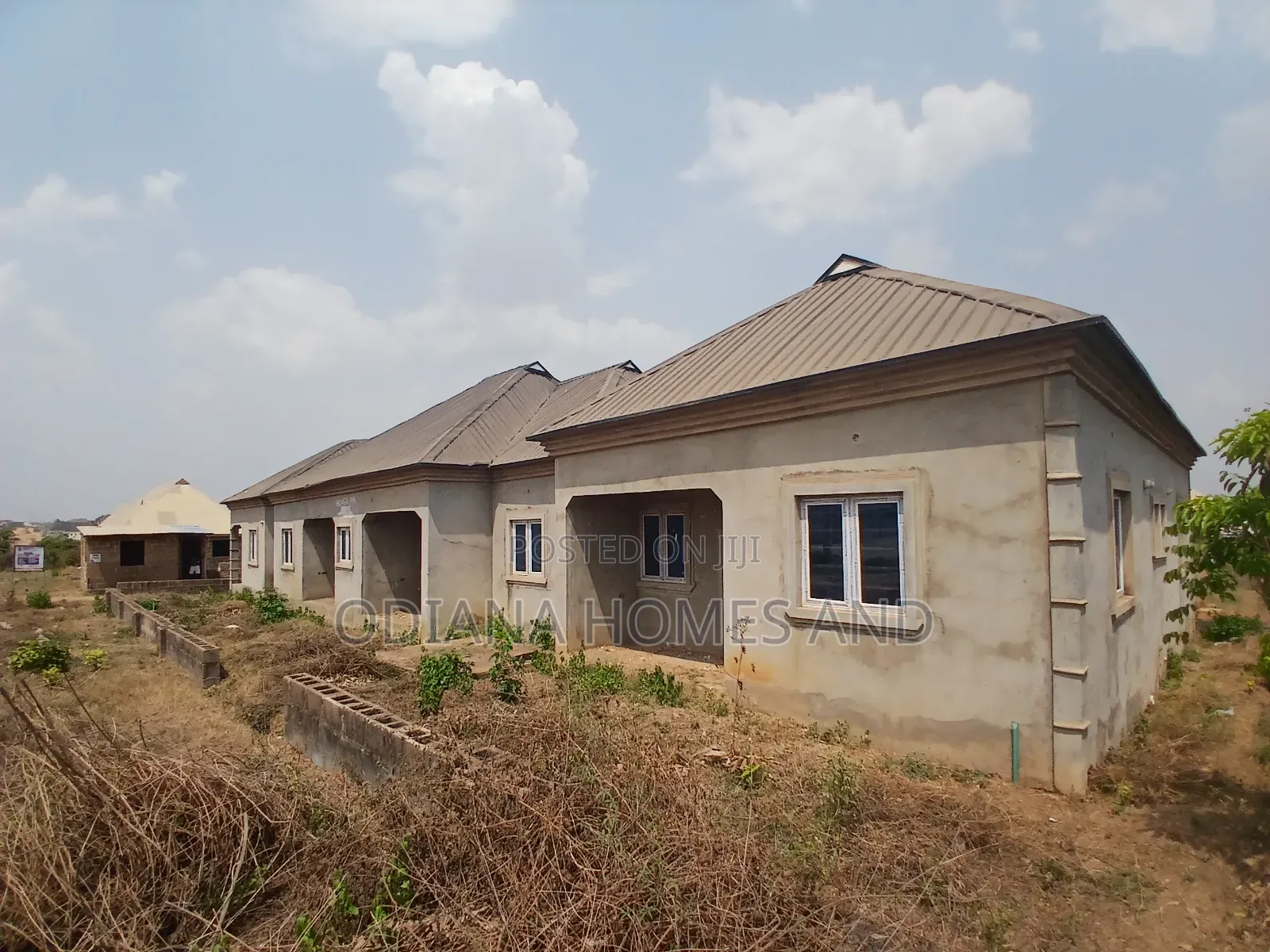 8bdrm Apartment in Off Ayegun/Oleyo, Akala Express for sale