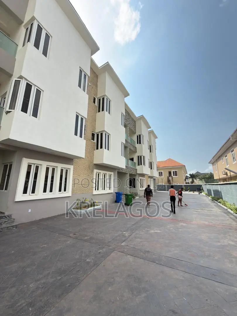 4bdrm Townhouse / Terrace in Lekki Phase 1 for rent