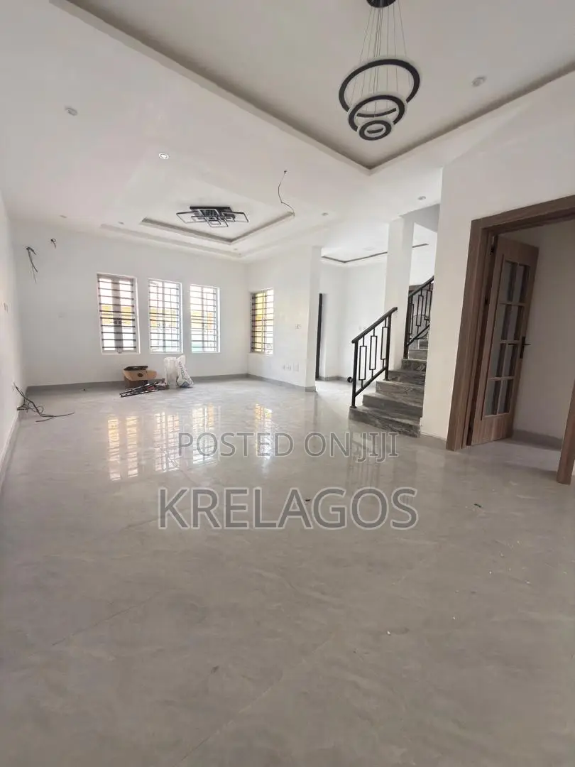 4bdrm Townhouse / Terrace in Lekki Phase 1 for rent