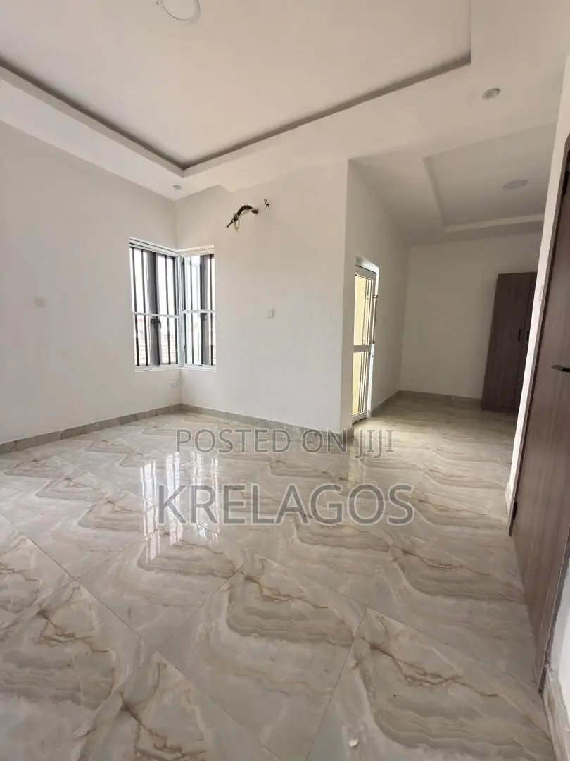 4bdrm Townhouse / Terrace in Lekki Phase 1 for rent