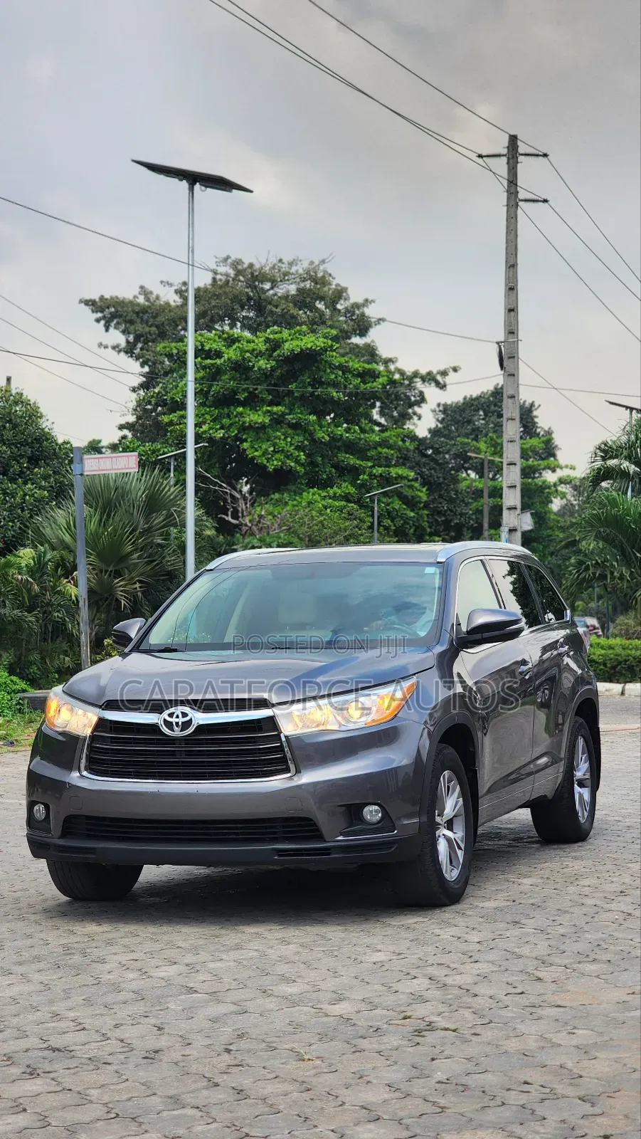 Toyota Highlander XLE 4dr SUV AWD (3.5L 6cyl 6A) 2014 Gray