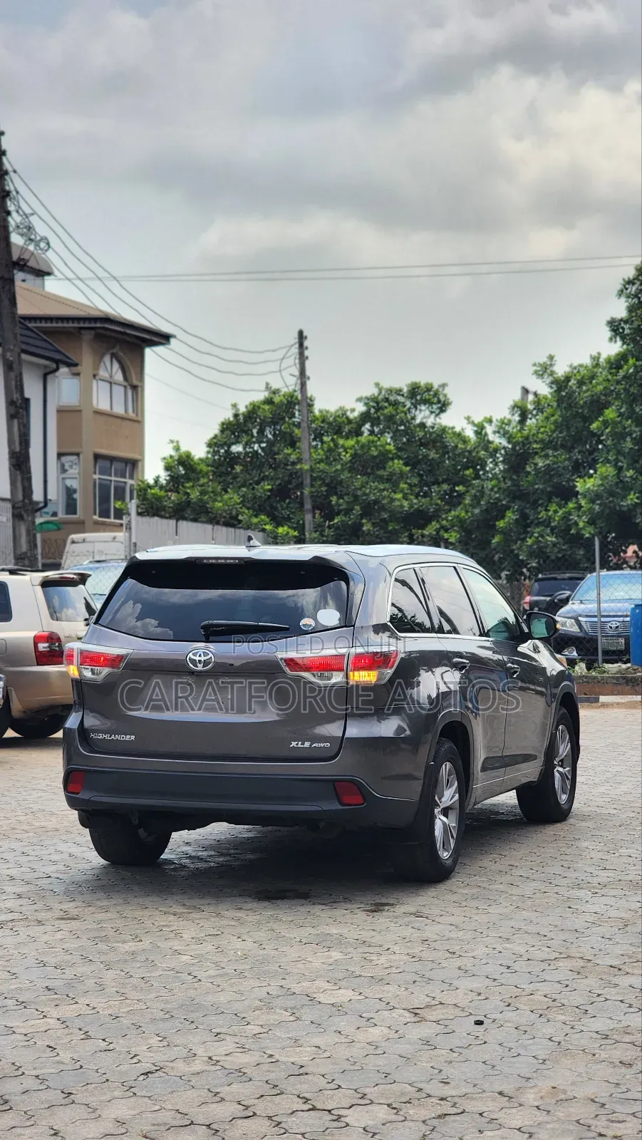 Toyota Highlander XLE 4dr SUV AWD (3.5L 6cyl 6A) 2014 Gray