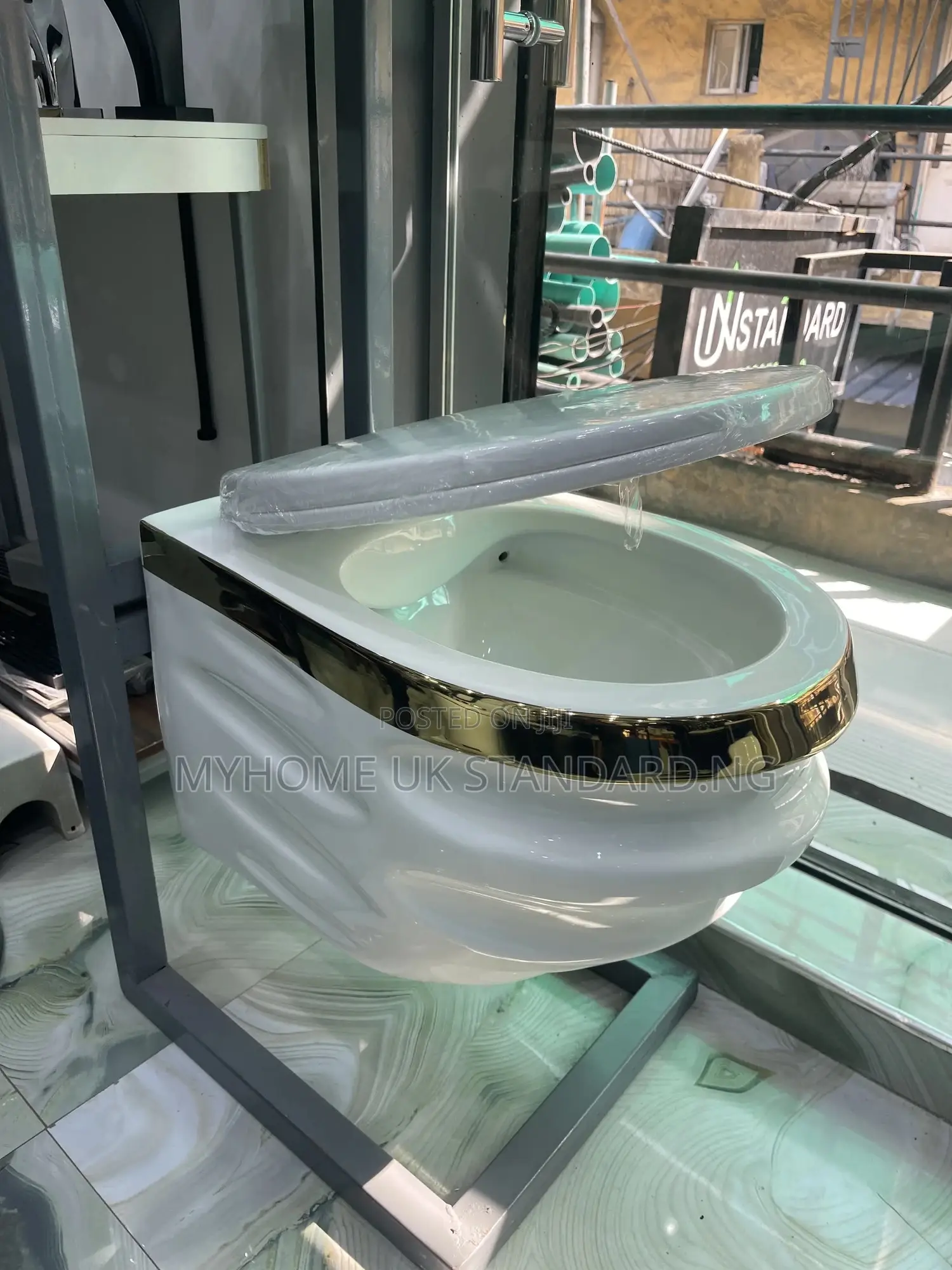 White And Gold Luxury England Water Closet Set