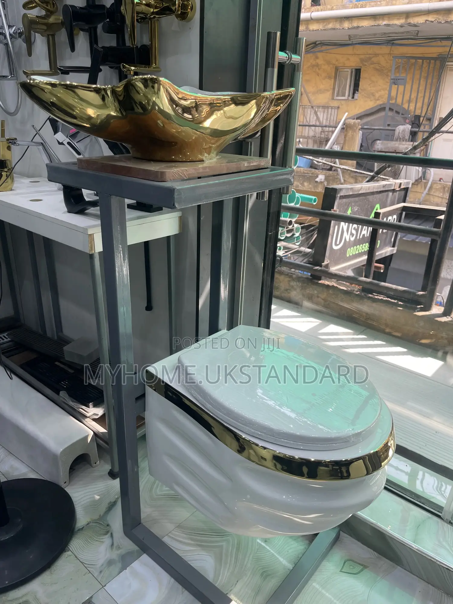 White And Gold Luxury England Water Closet Set