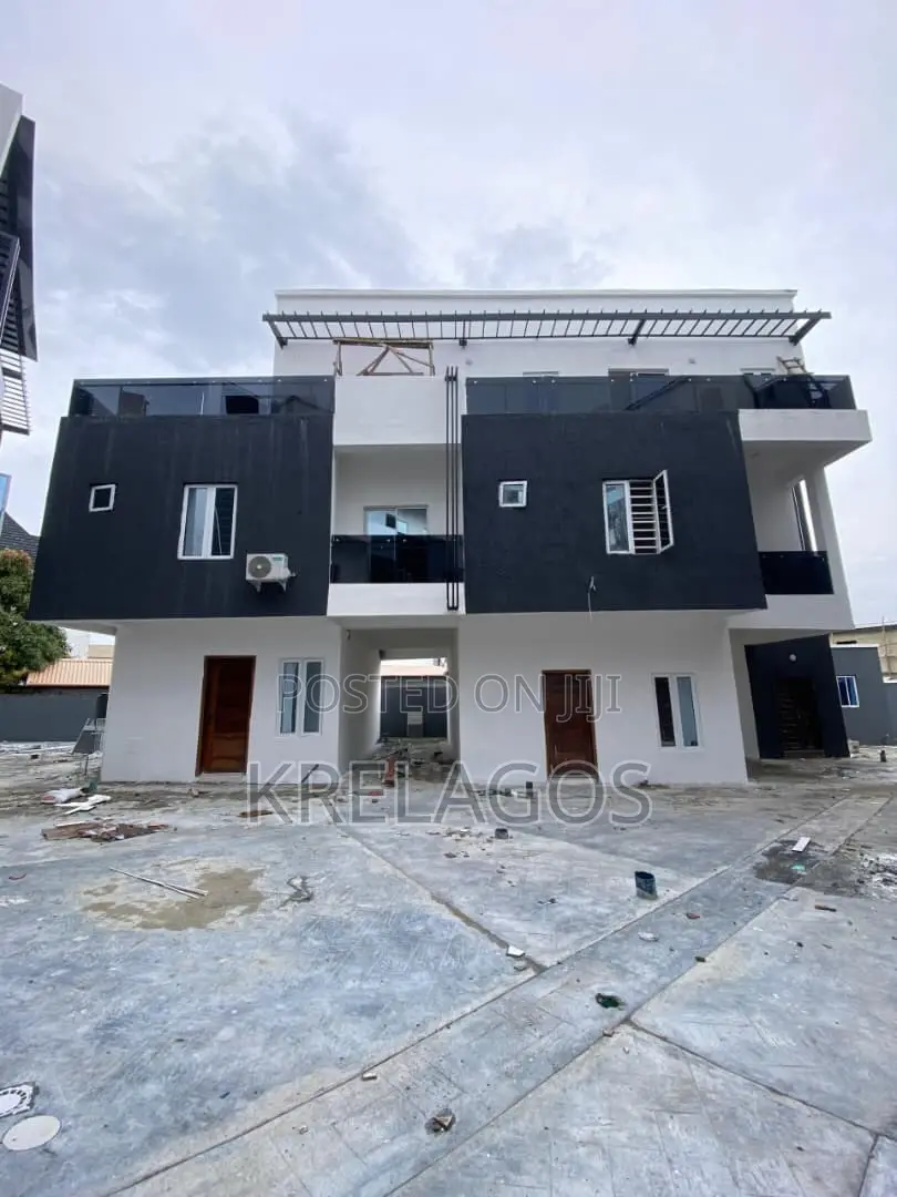 3bdrm Duplex in Ikota for sale