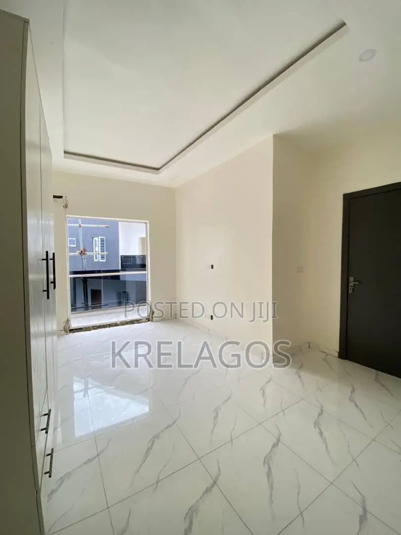 3bdrm Duplex in Ikota for sale