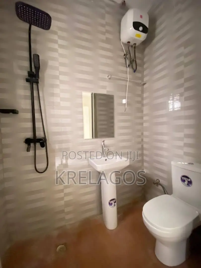 3bdrm Duplex in Ikota for sale