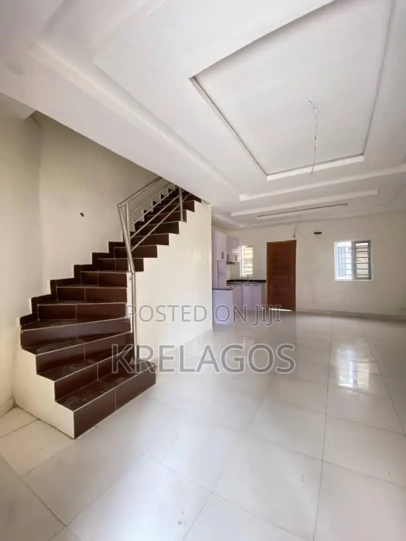 3bdrm Duplex in Ikota for sale
