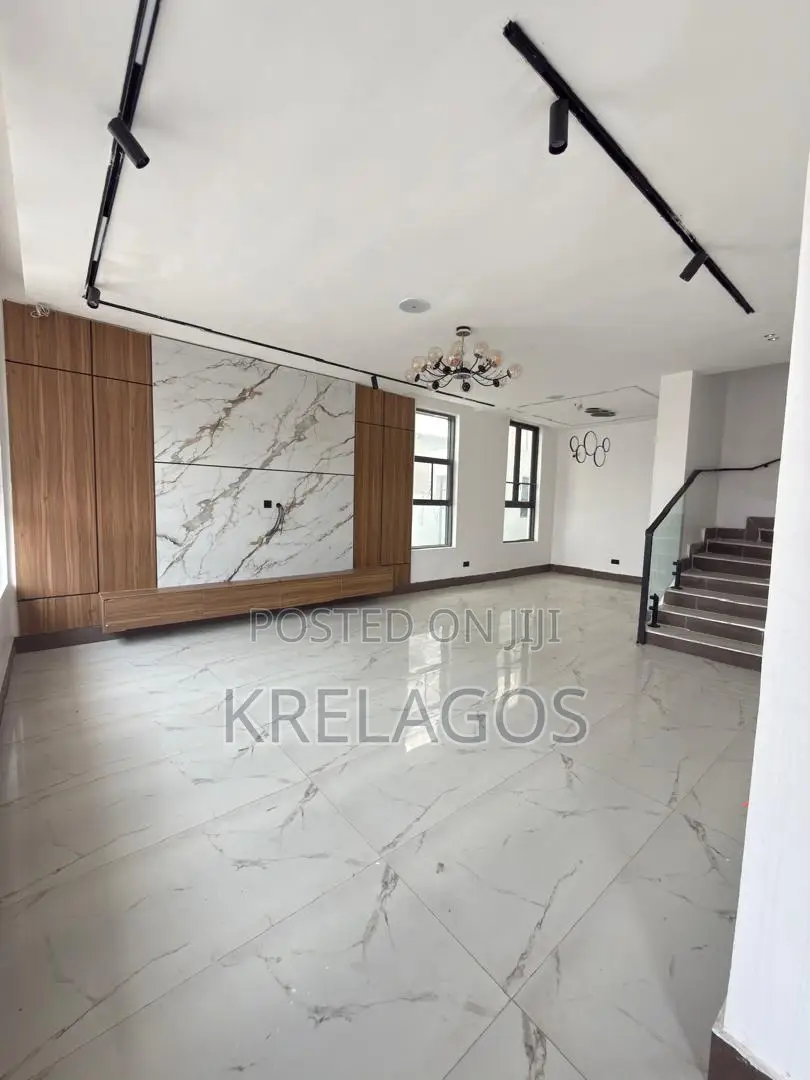5bdrm Duplex in Lekki Phase 1 for sale