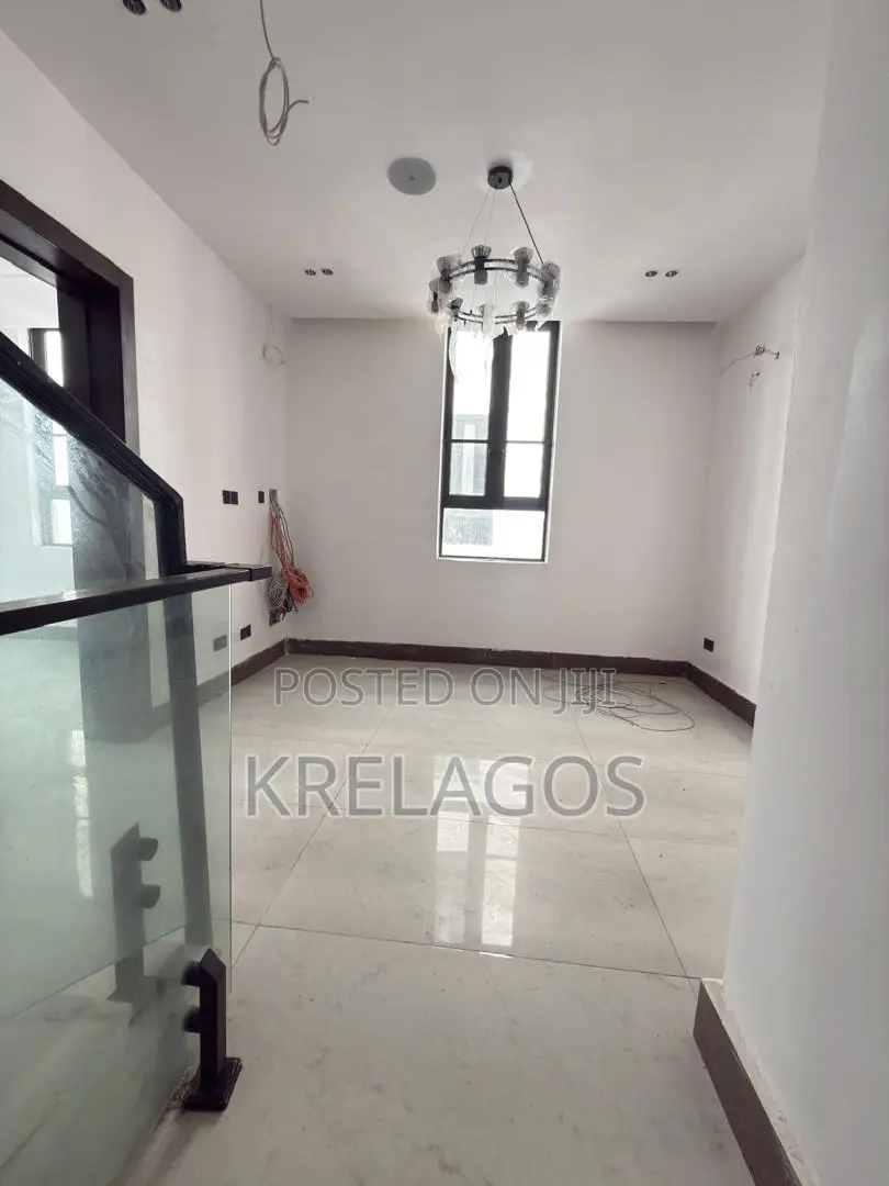 5bdrm Duplex in Lekki Phase 1 for sale