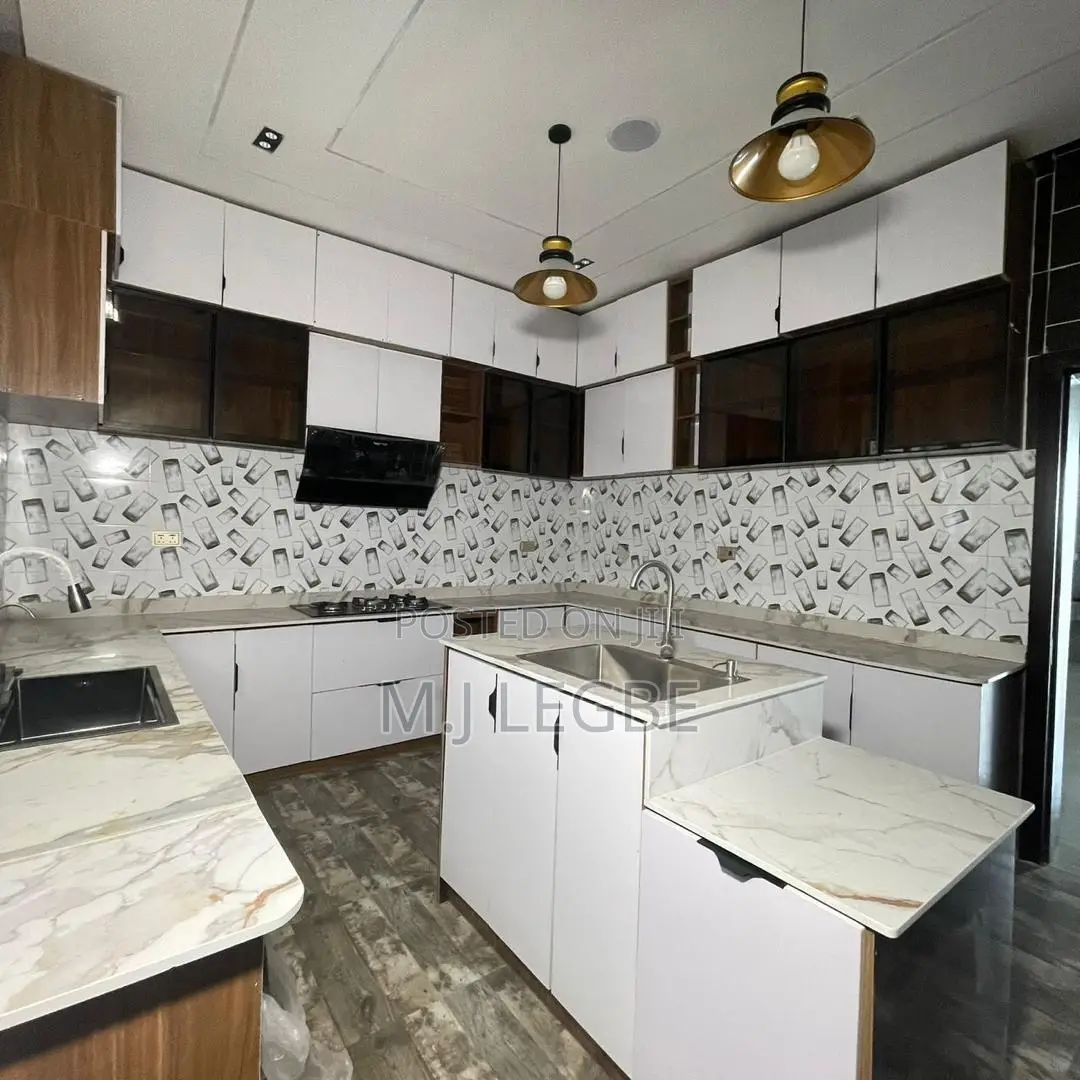 5bdrm Duplex in Osapa London, Lekki for sale