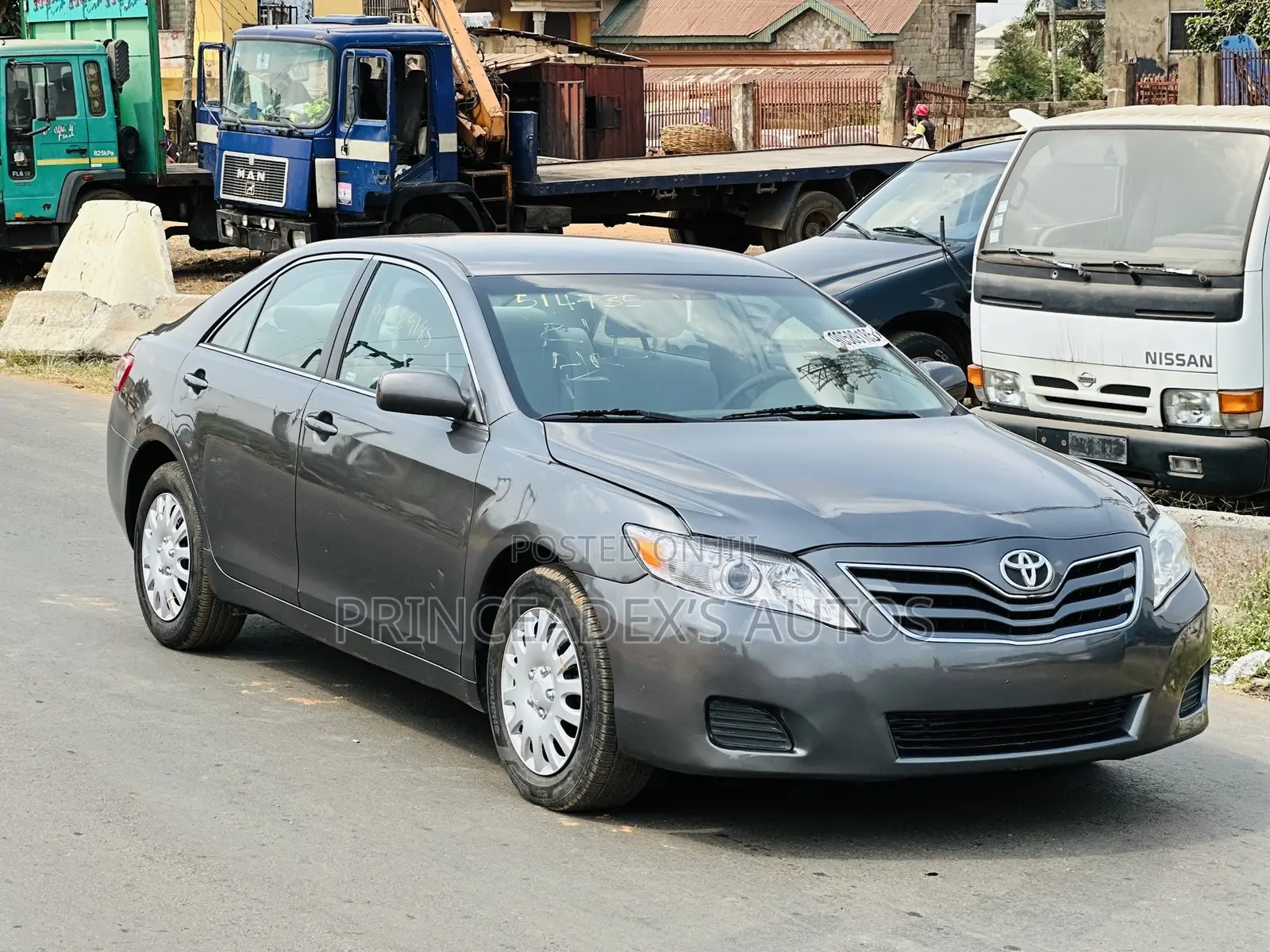 Toyota Camry LE 4dr Sedan (2.5L 4cyl 6AM) 2010 Gray