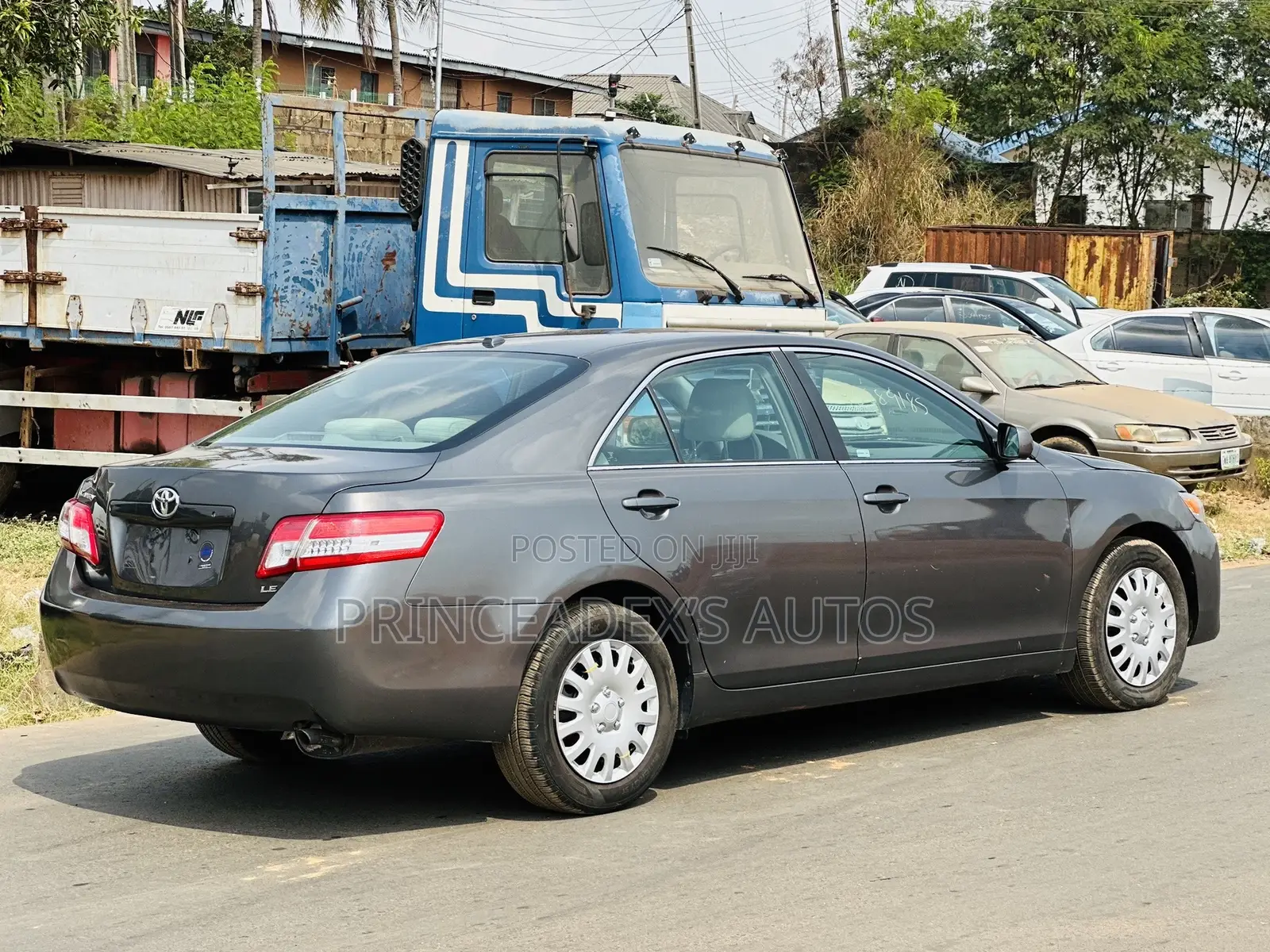 Toyota Camry LE 4dr Sedan (2.5L 4cyl 6AM) 2010 Gray