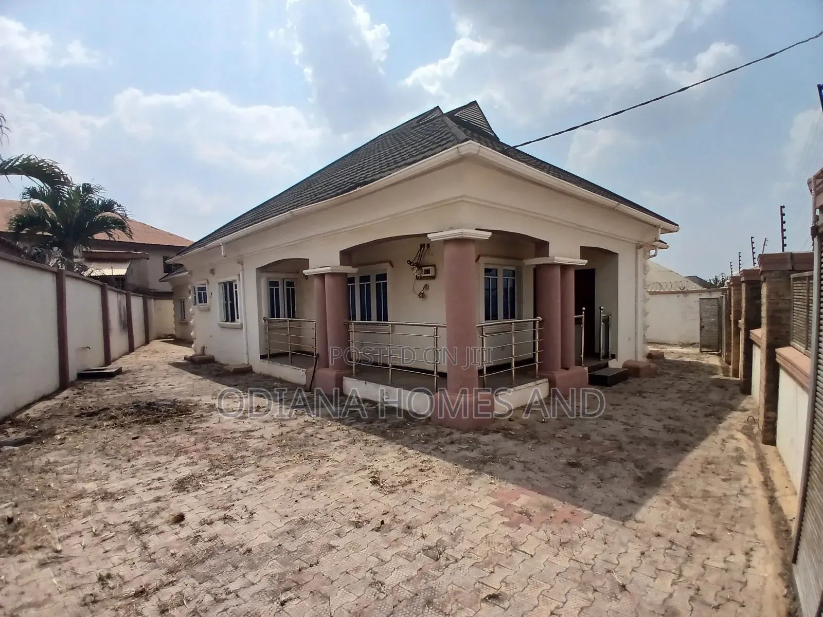 6bdrm Bungalow in Off Akala Expressway, Ibadan for sale