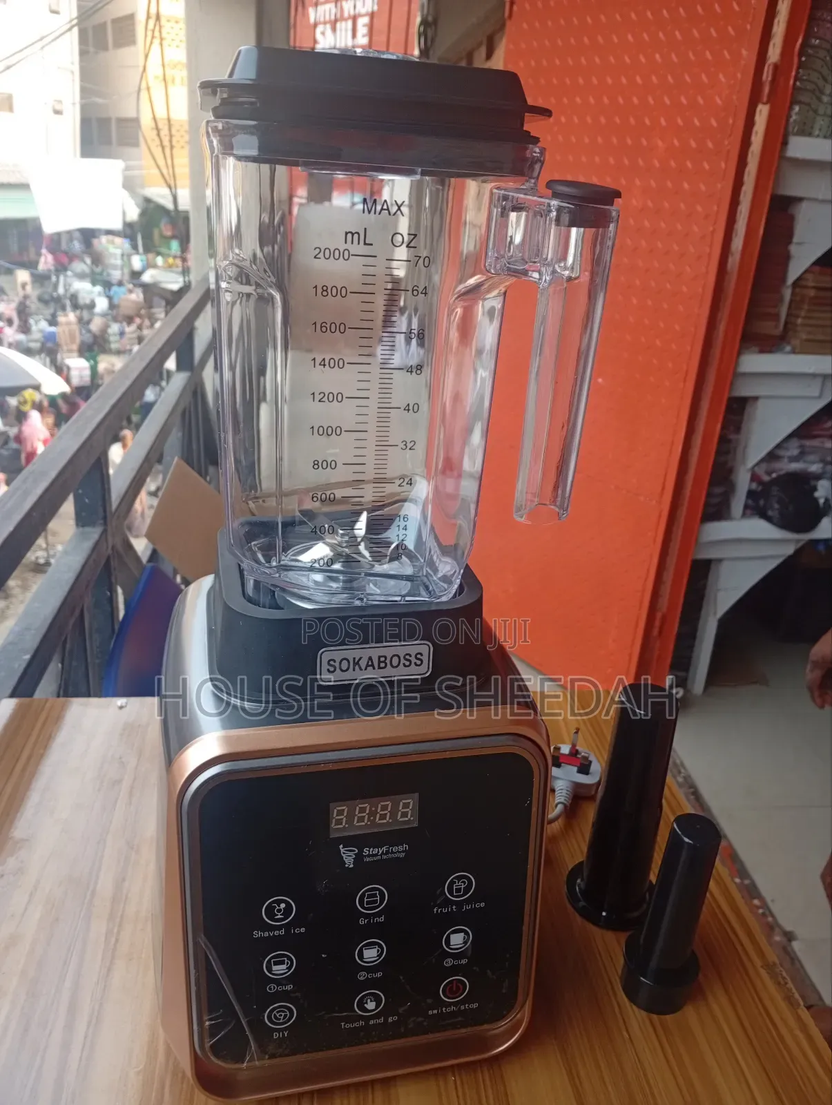 Commercial-Style High-Performance Digital Blender.