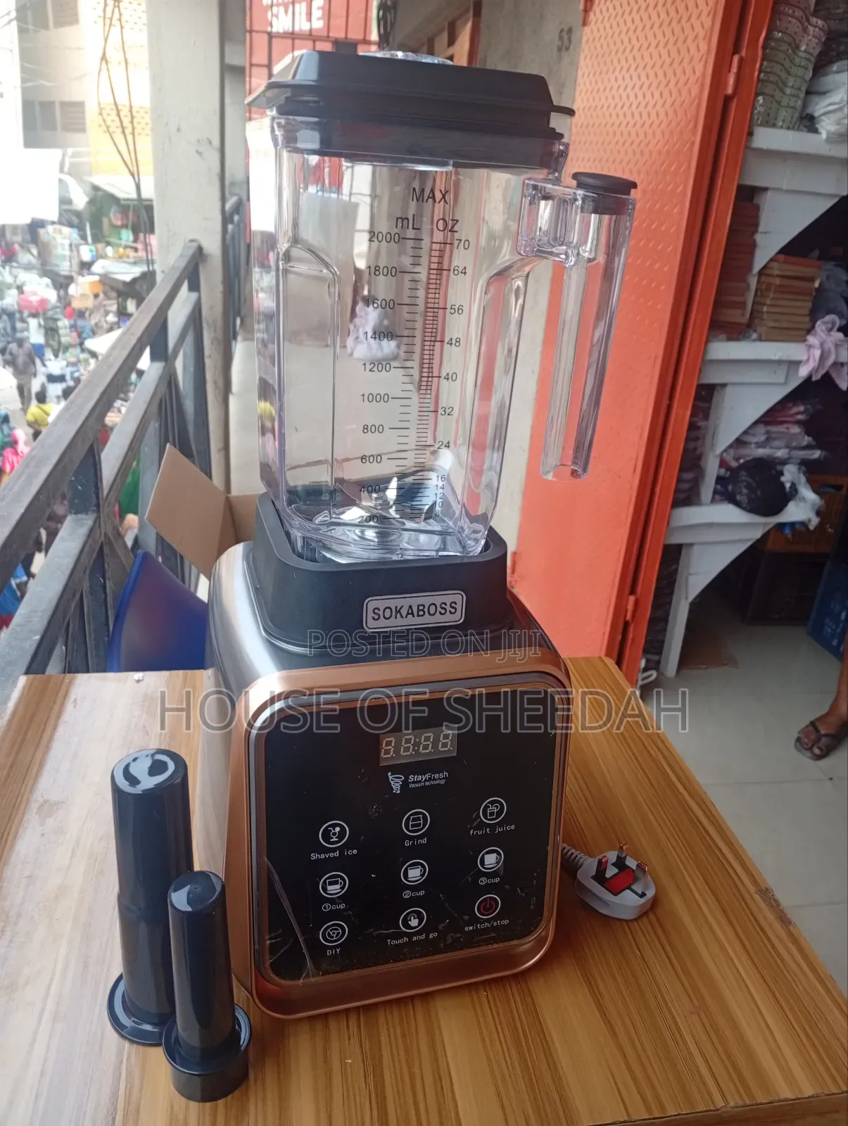 Commercial-Style High-Performance Digital Blender.