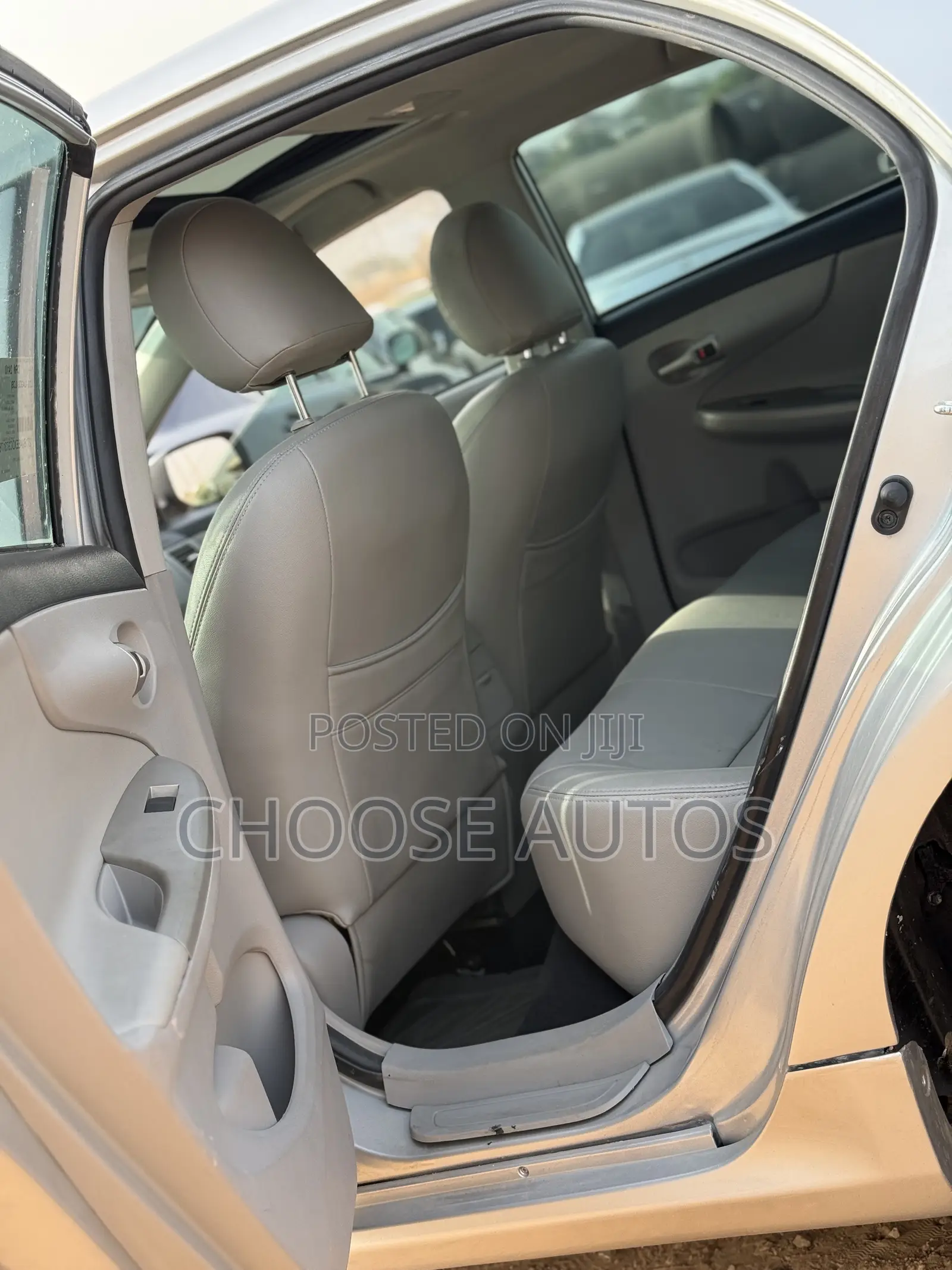 Toyota Corolla LE Special Edition 4dr Sedan (1.8L 4cyl 4A) 2013 Silver