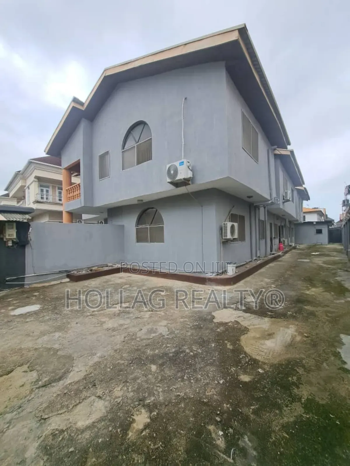 8bdrm Duplex in Agungi for sale