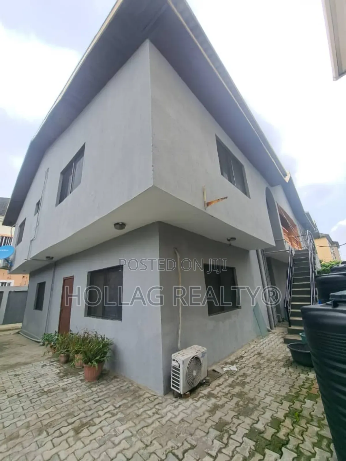 8bdrm Duplex in Agungi for sale