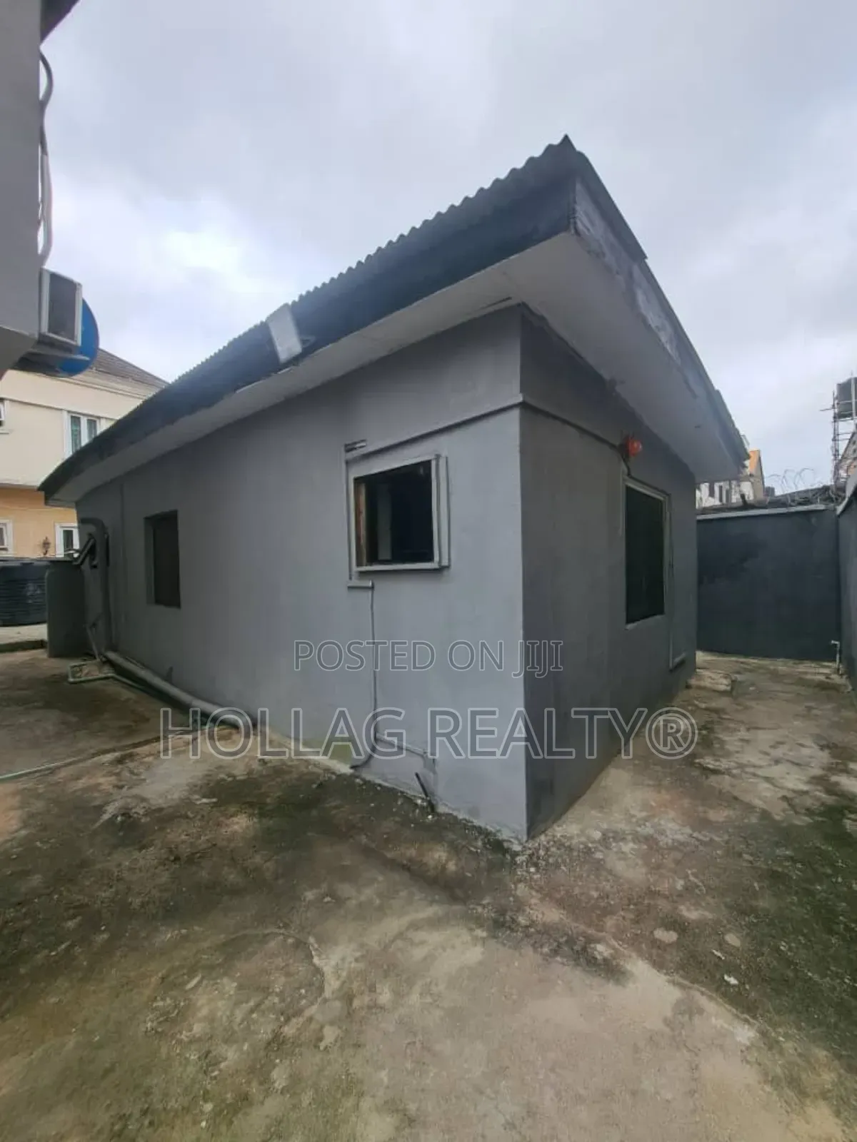 8bdrm Duplex in Agungi for sale
