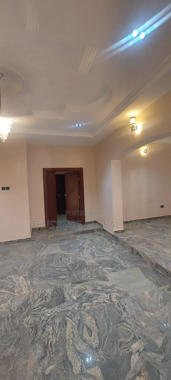 5bdrm Duplex in Broadview Estate, Idu Industrial for rent