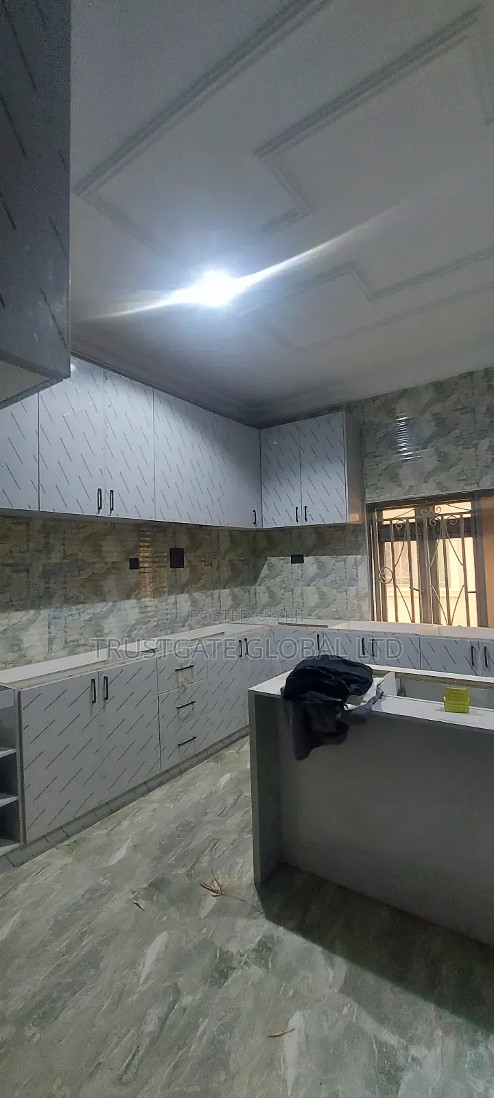5bdrm Duplex in Broadview Estate, Idu Industrial for rent