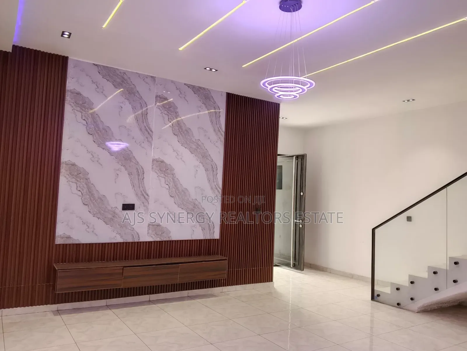 4bdrm Duplex in Thomas Estate for sale